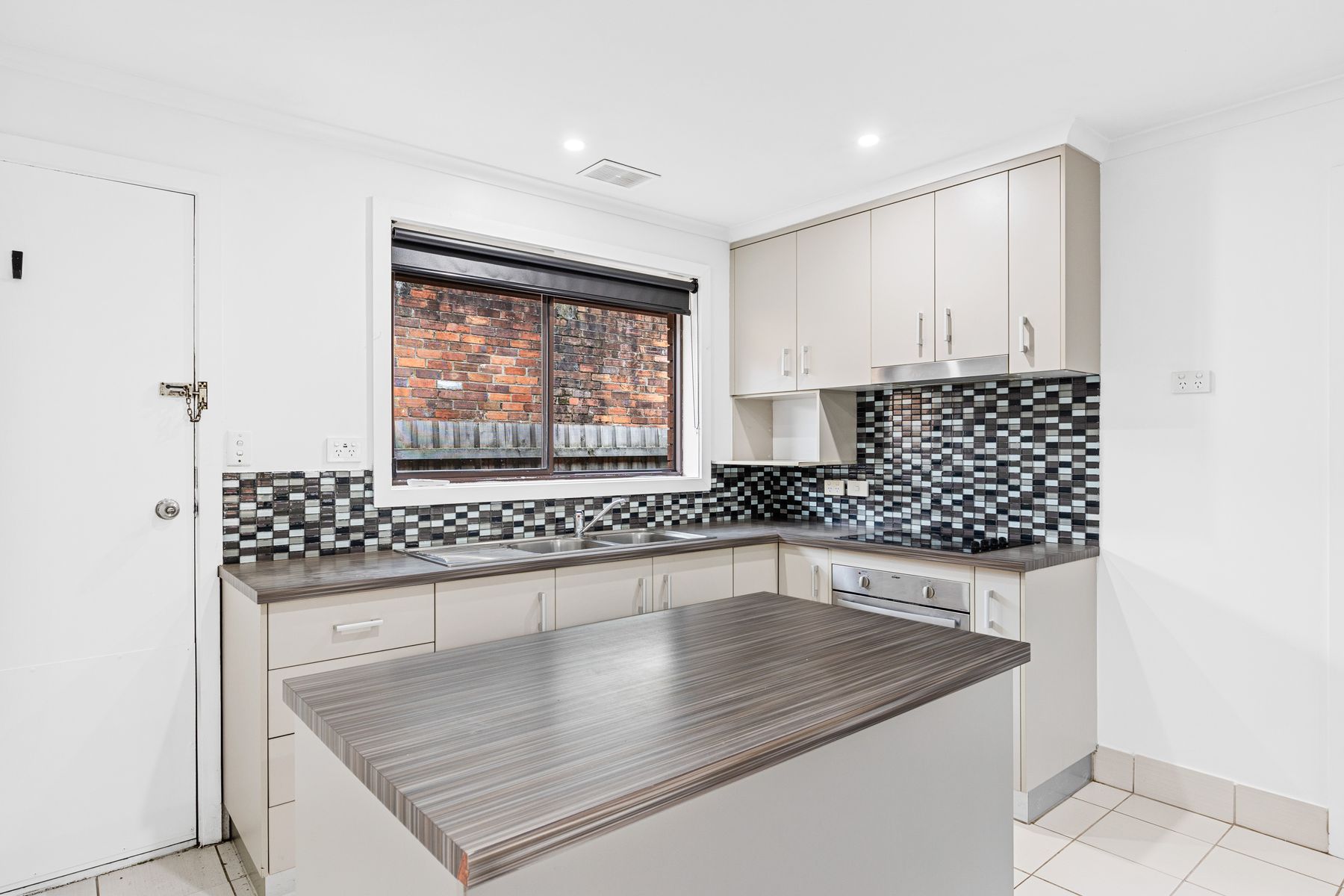 1/18 Collins Street, Traralgon VIC 3844, Traralgon - Thumbnail 3