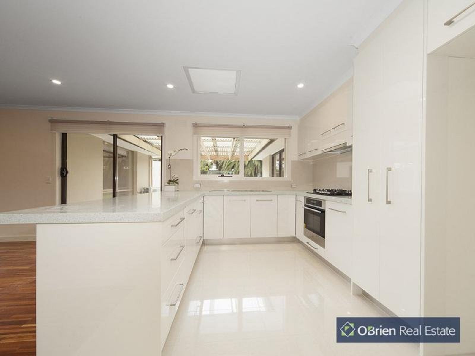 18 Coledale Close, Endeavour Hills, VIC 3802, Endeavour Hills - Thumbnail 2