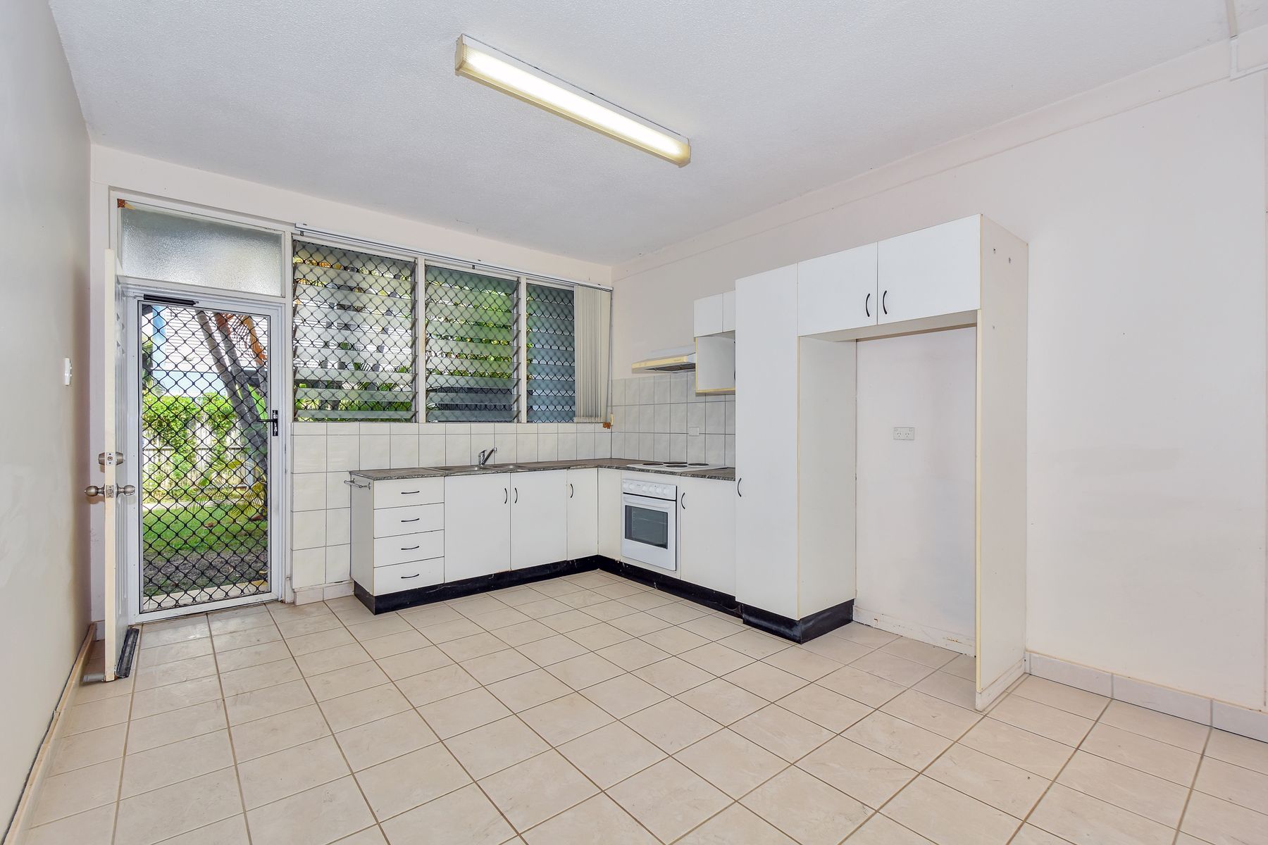 2/5 Hinkler Crescent, Fannie Bay NT 0820, Fannie Bay - Thumbnail 2