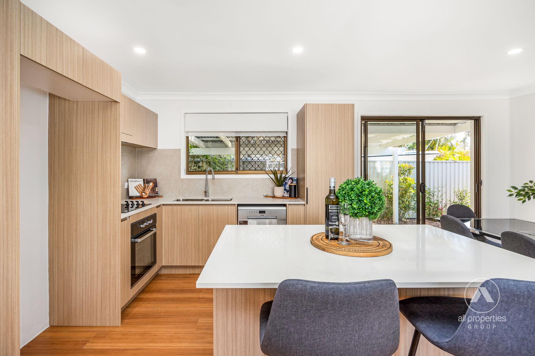 8 Burrinjuck Drive, Coombabah QLD 4216, Coombabah - Thumbnail 4