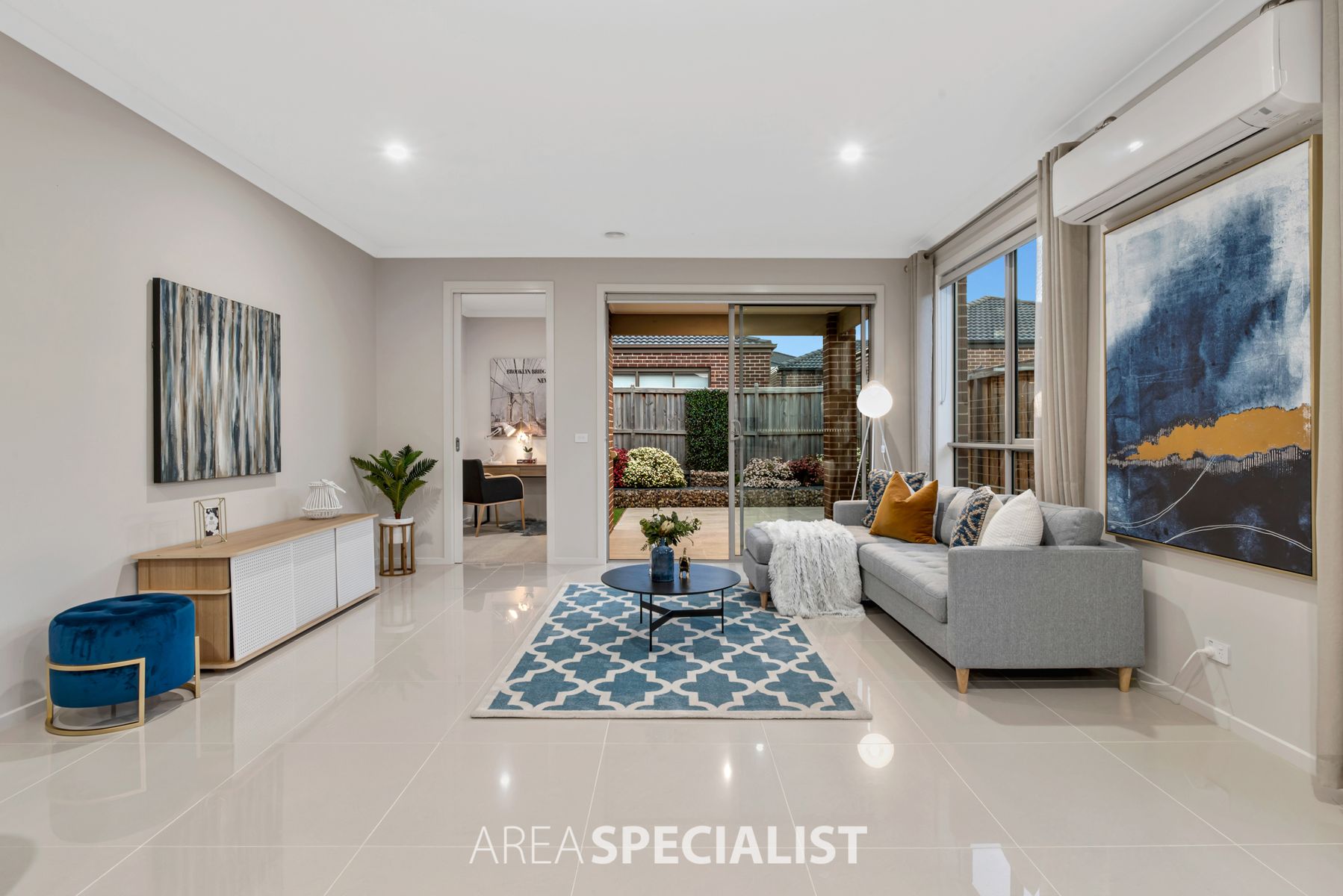 8 Corroboree Street, Clyde North, VIC 3978, Clyde North - Thumbnail 2