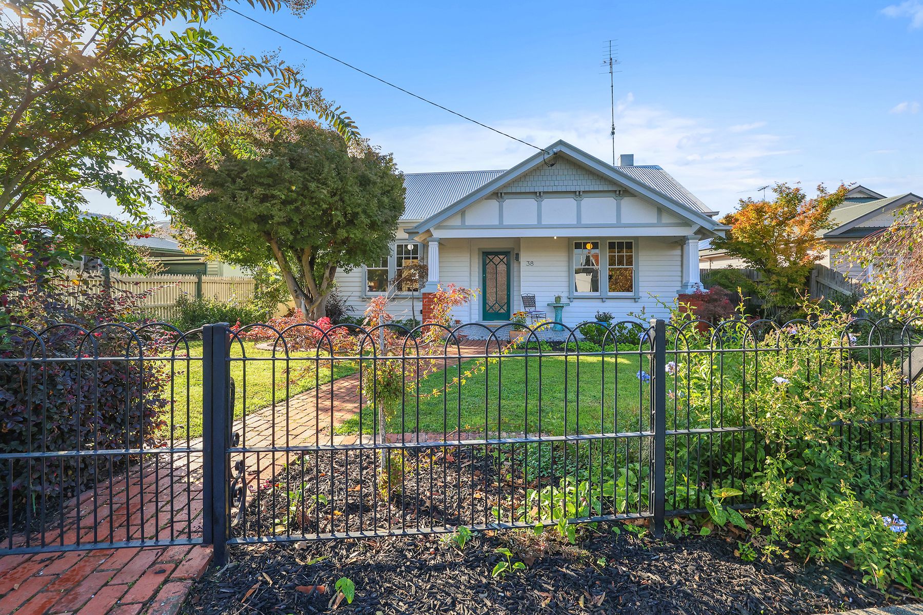 38 Peace Avenue, Warragul, Warragul - Thumbnail 2
