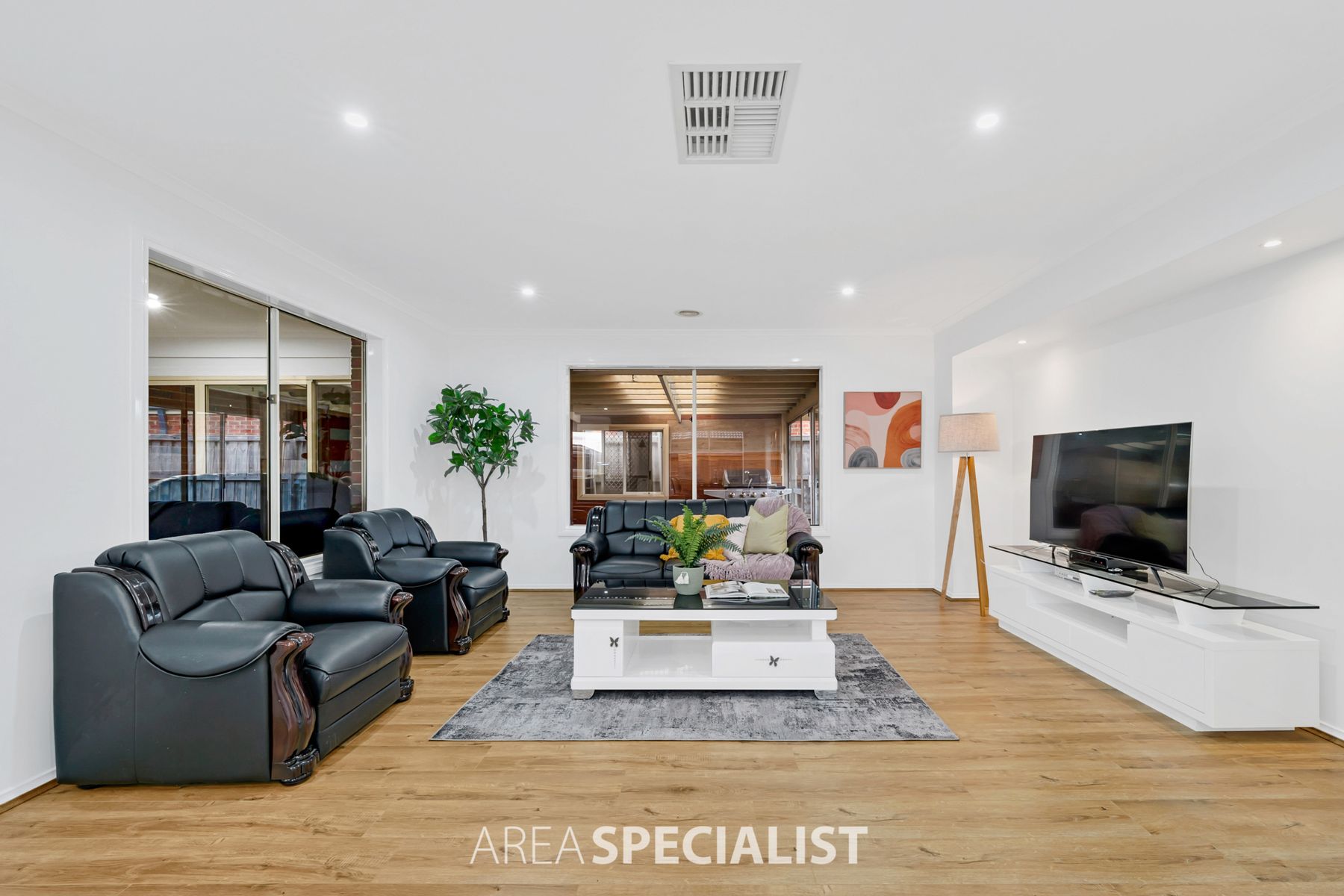 6 Violet Way, Cranbourne, VIC 3977, Cranbourne - Thumbnail 2
