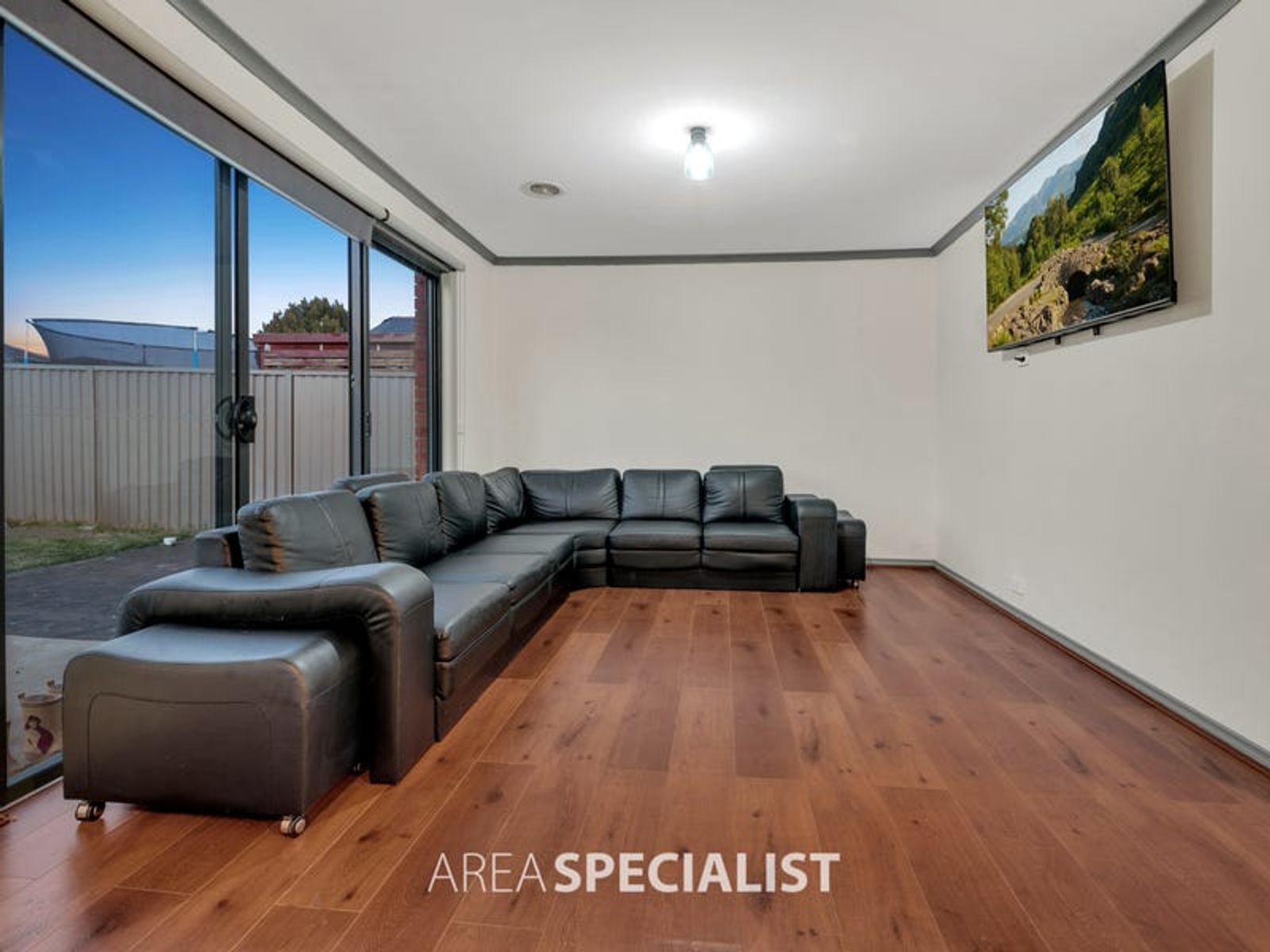 28 Mossman Drive, Cranbourne East, VIC 3977, Cranbourne East - Thumbnail 3