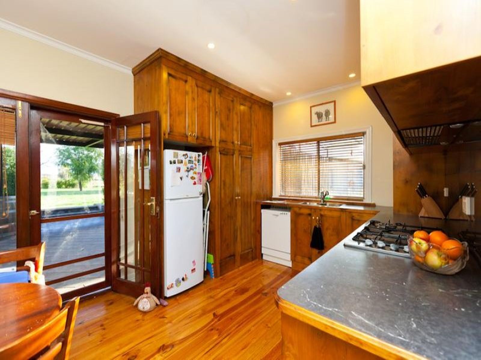 544 Cureton Avenue, Nichols Point - Thumbnail 5