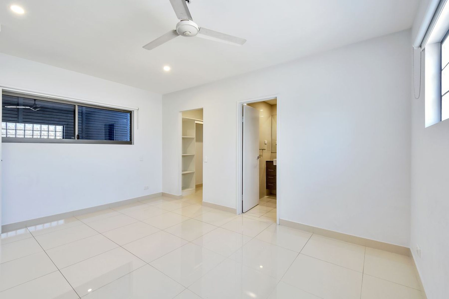 304/44 Woods Street, Darwin City NT 0800, Darwin City - Thumbnail 4