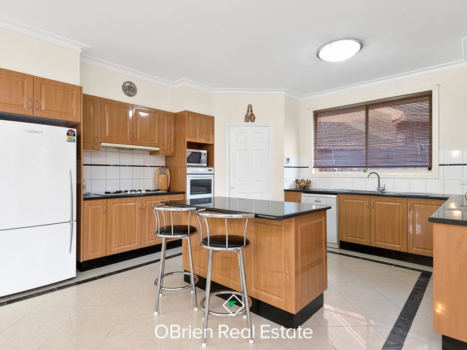 9 Armiston Court, Endeavour Hills, VIC 3802, Endeavour Hills - Thumbnail 2