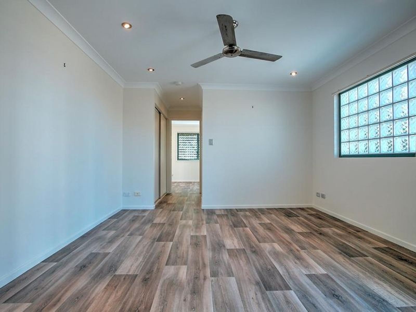 11/9 Stanhill Drive, Chevron Island QLD 4217