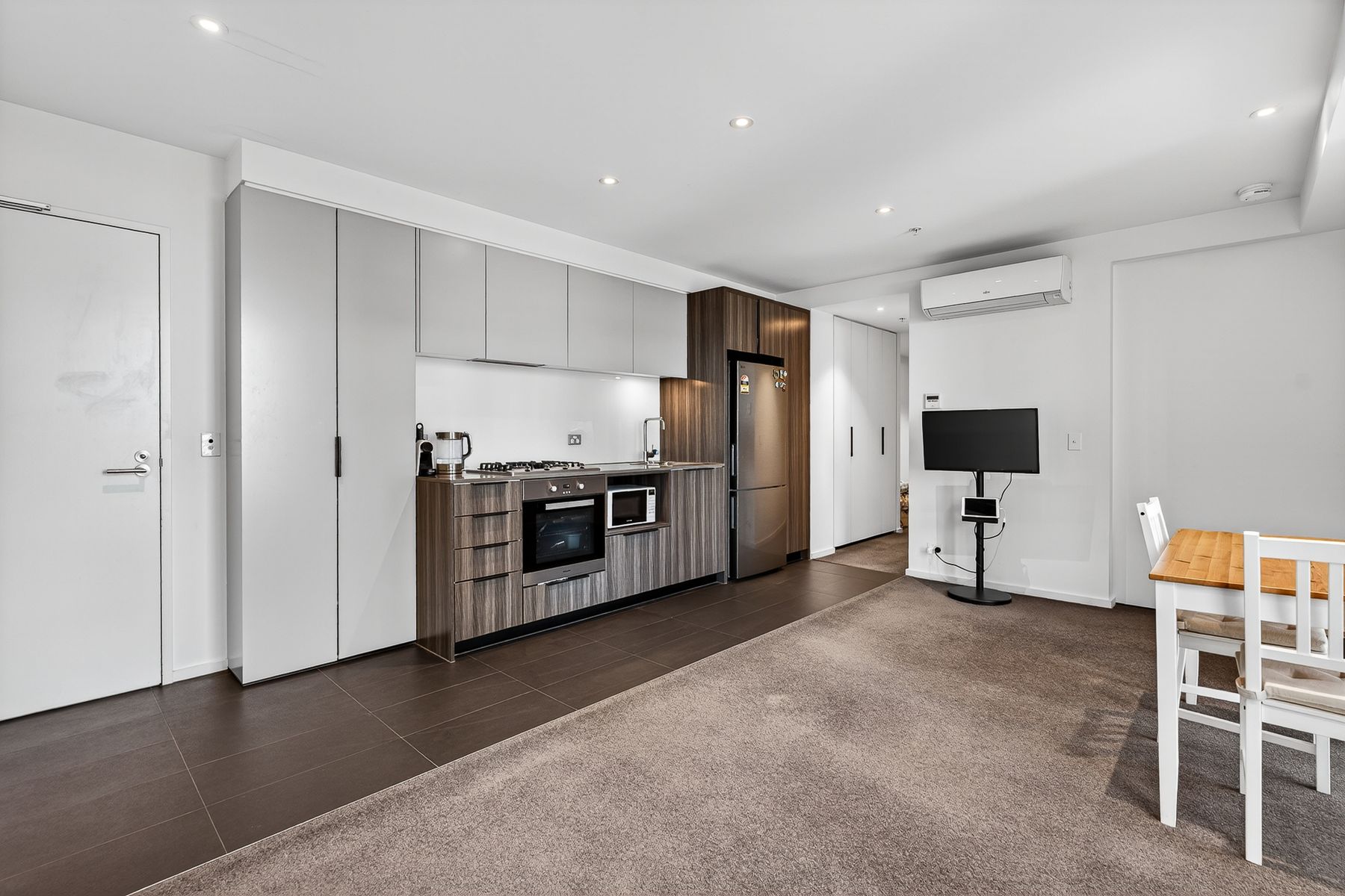 810E/878 Collins Street, Docklands, Docklands - Thumbnail 7