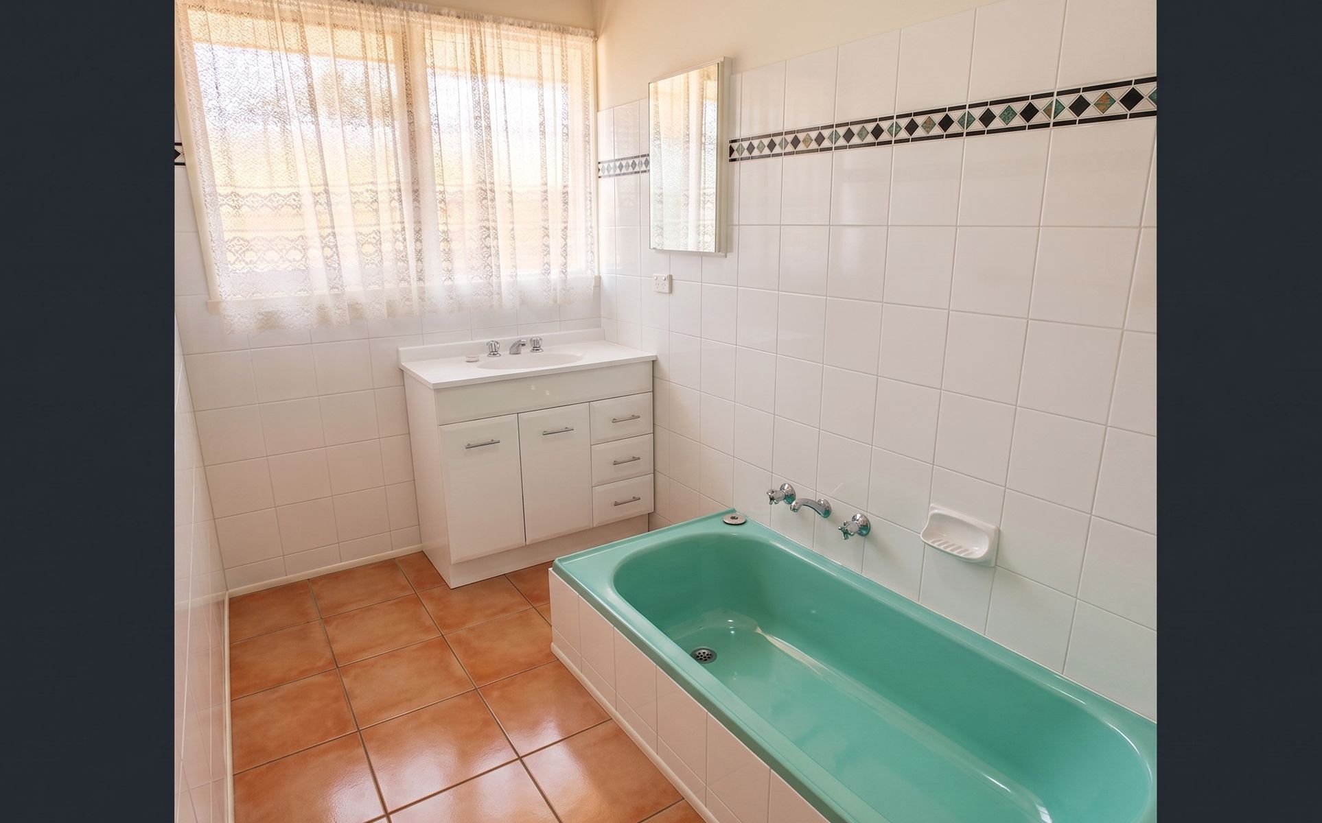 16 Blendon Avenue, St Albans VIC 3021, St Albans - Thumbnail 5