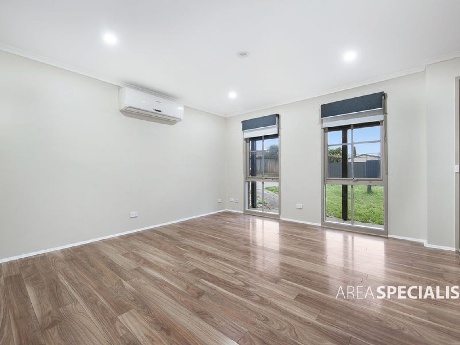 19 Hillview Rise, Hampton Park, VIC 3976, Hampton Park - Thumbnail 2