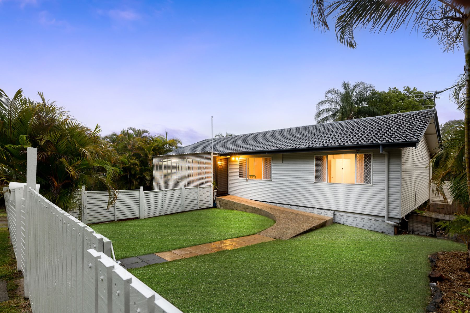 24 Dumbarton Drive, Kenmore QLD 4069
