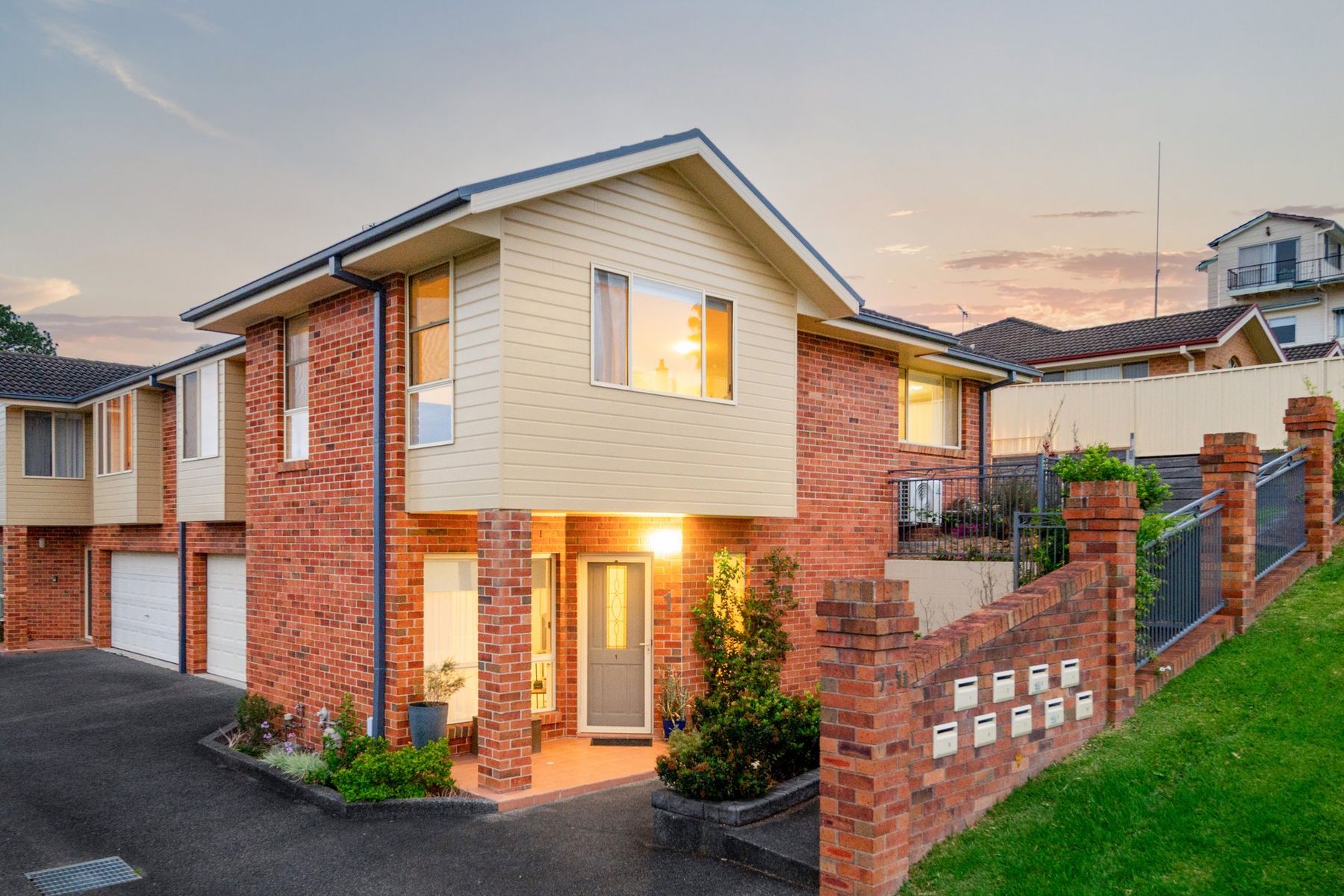 1/7-11 Powell Street, Adamstown - Image 1