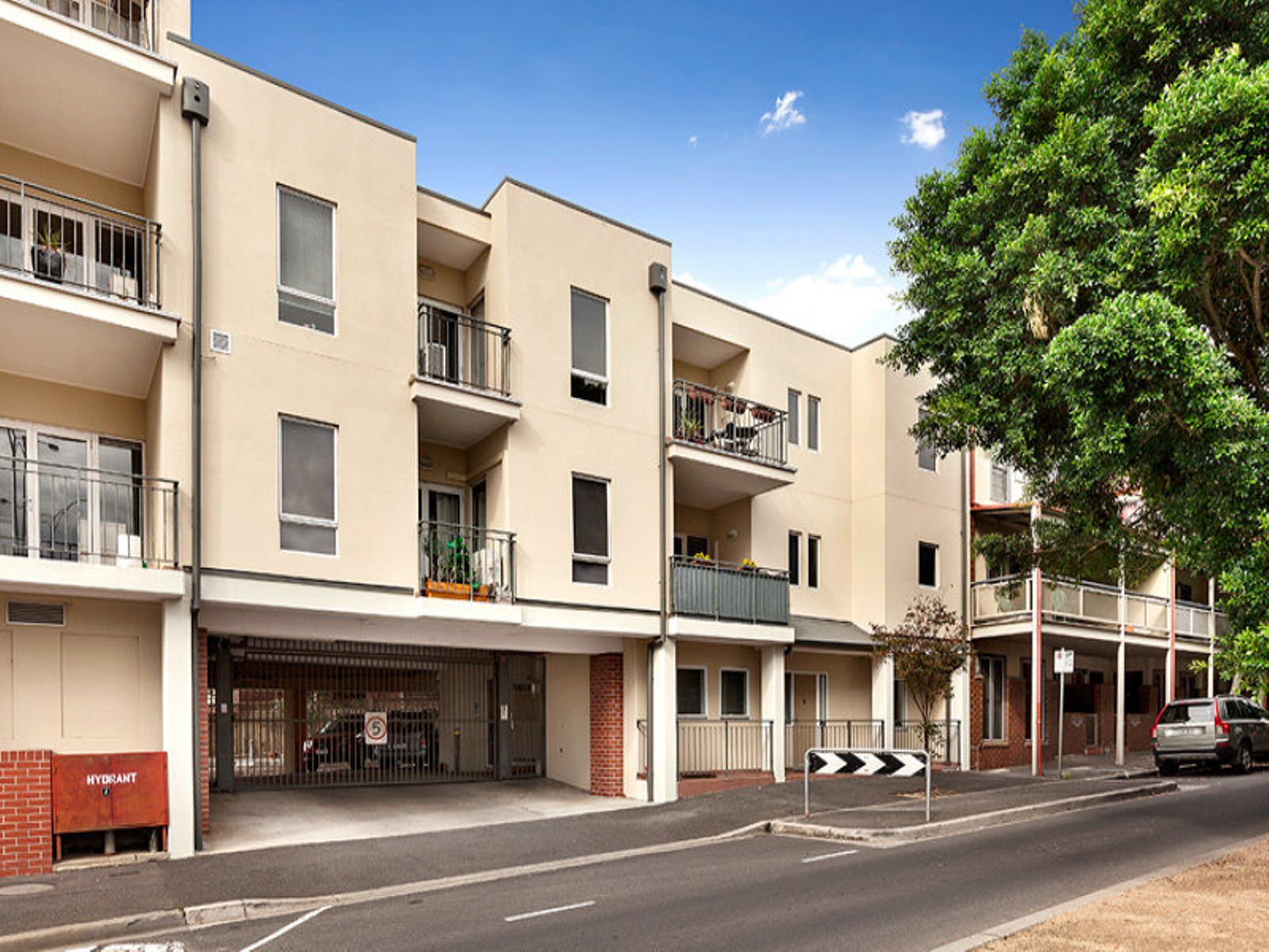 3/1 Gatehouse Drive, Kensington - Thumbnail 2
