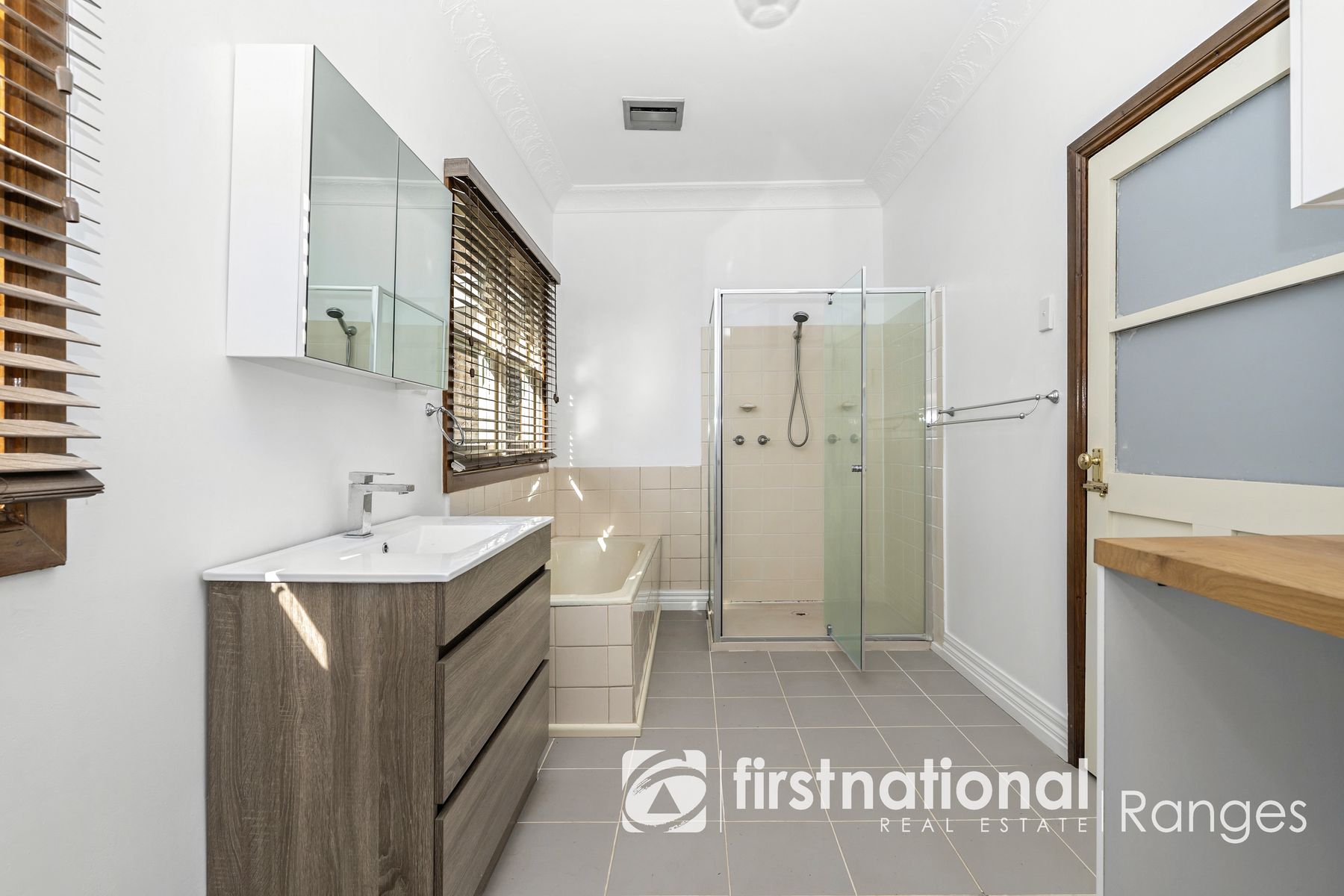 12 Seaview Road, Cockatoo VIC 3781, Cockatoo - Thumbnail 2