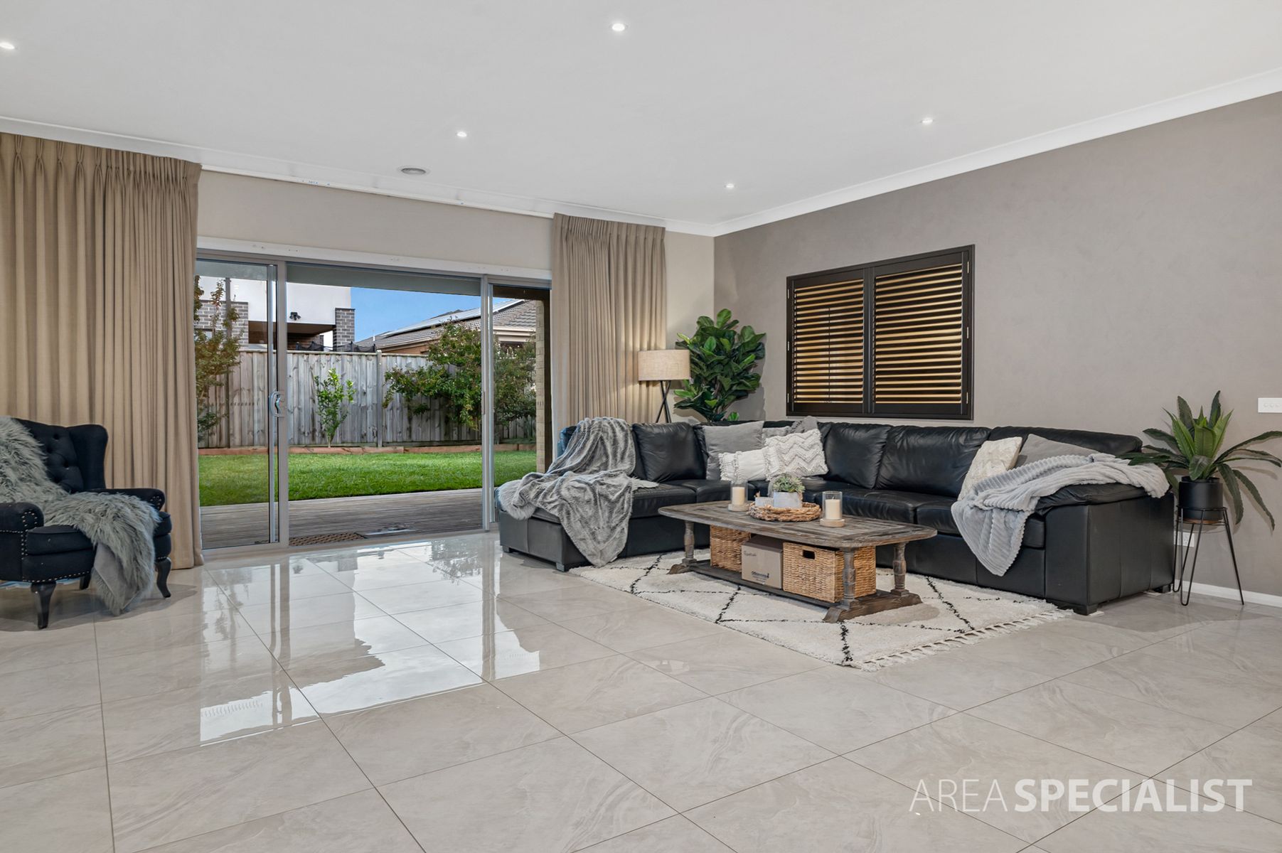 209 Heather Grove, Clyde North, VIC 3978, Clyde North - Thumbnail 4
