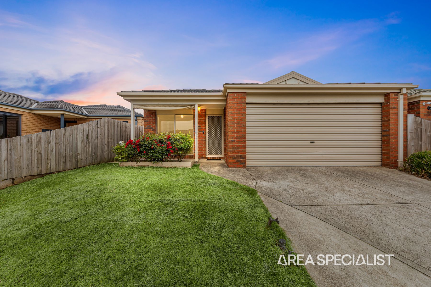 8A Sir Thomas Drive, Pakenham, VIC 3810, Pakenham - Thumbnail 2