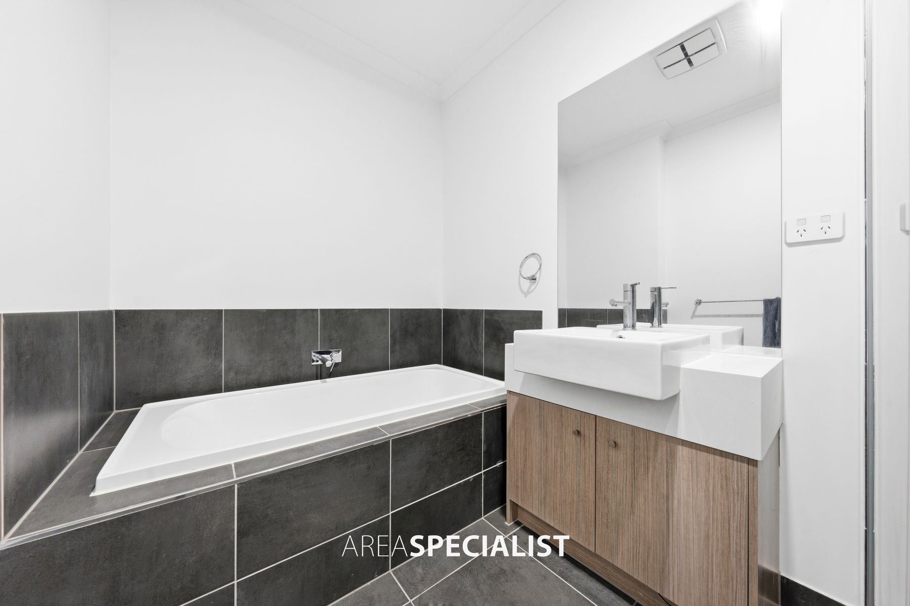 24 Patrobas Loop, Cranbourne East, Cranbourne East - Thumbnail 4