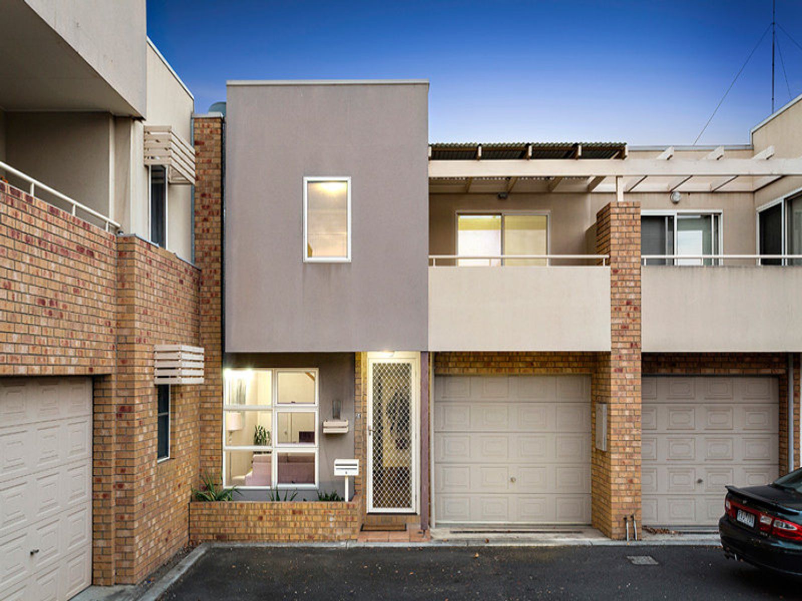 24 Leicester Mews, Kensington - Thumbnail 2