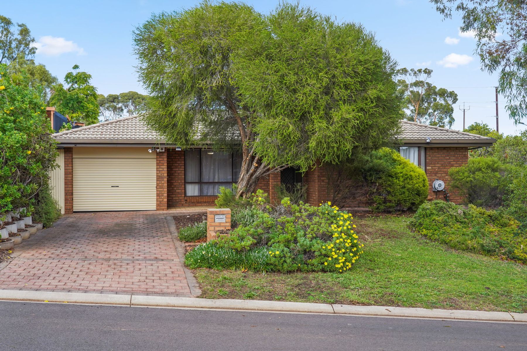 2 Illawarra Court, Craigmore SA 5114, Craigmore - Thumbnail 2