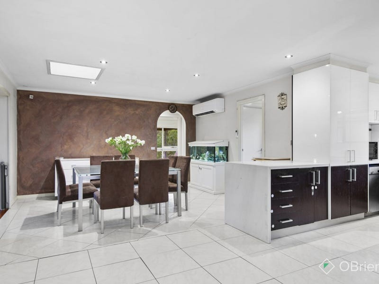 15 Sydney Parkinson Avenue, Endeavour Hills, VIC 3802, Endeavour Hills - Thumbnail 3