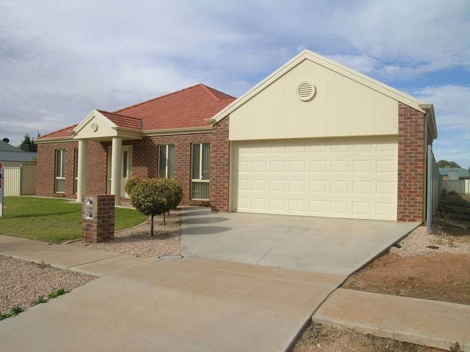 16 James Cook Drive, Mildura - Thumbnail 2