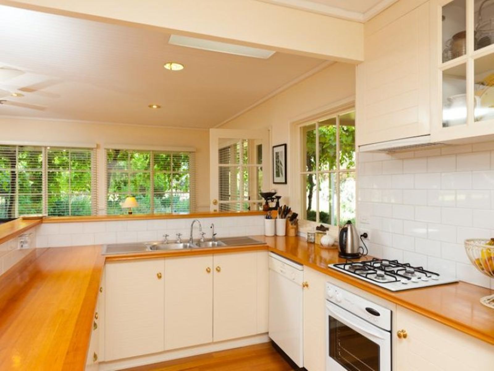 595 Cureton Avenue, Nichols Point - Thumbnail 2