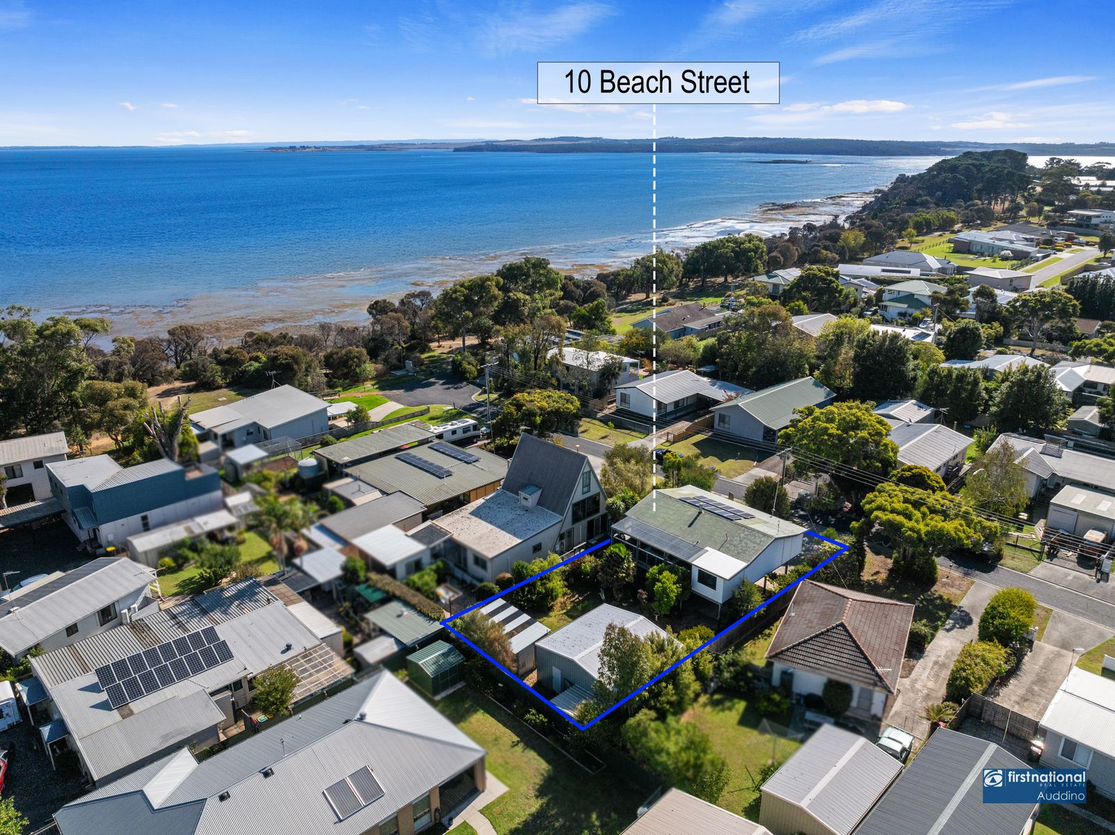 029 Open2view ID943387 10 Beach Street