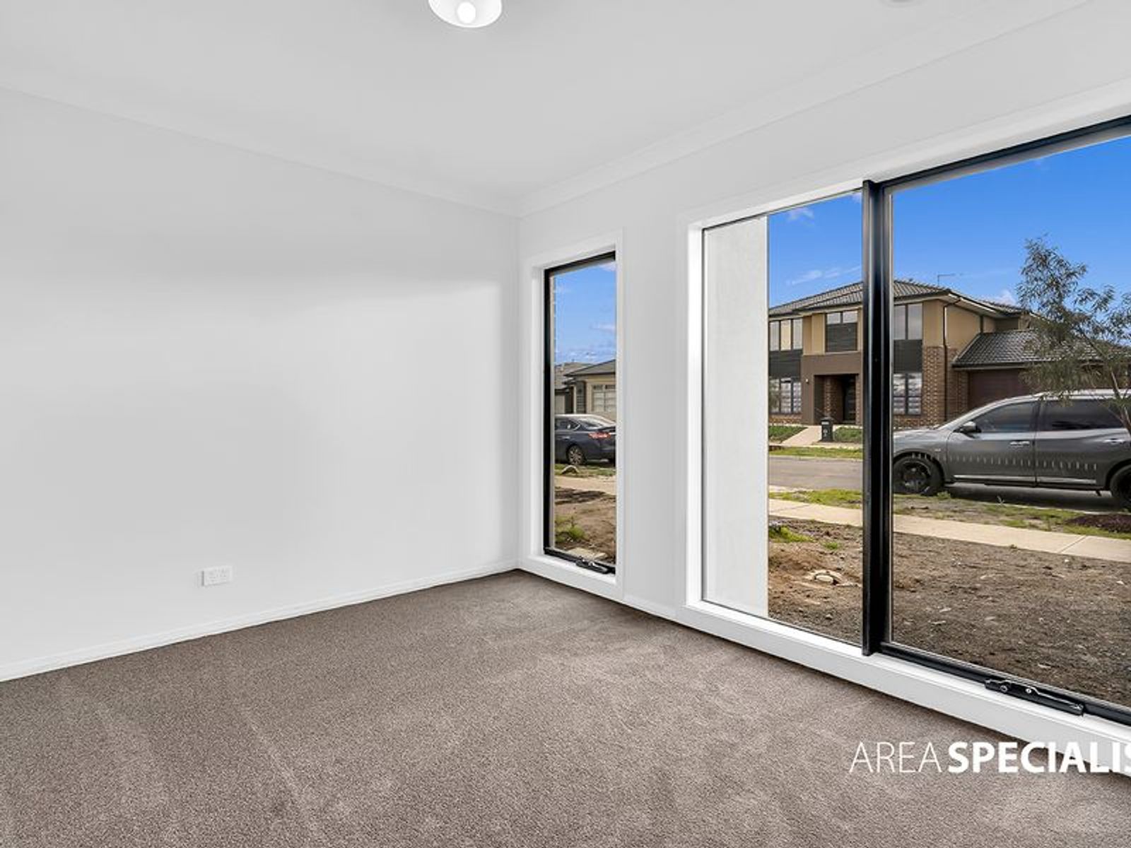 29 Kernot Parade, Clyde, Clyde - Thumbnail 4