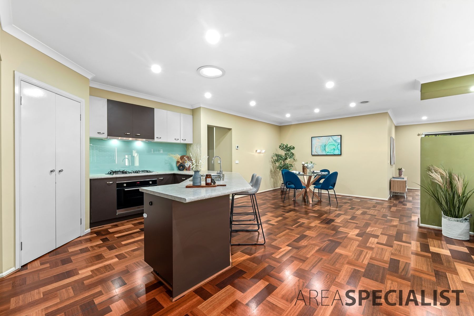 10 Danby Court, Cranbourne North, VIC 3977, Cranbourne North - Thumbnail 3