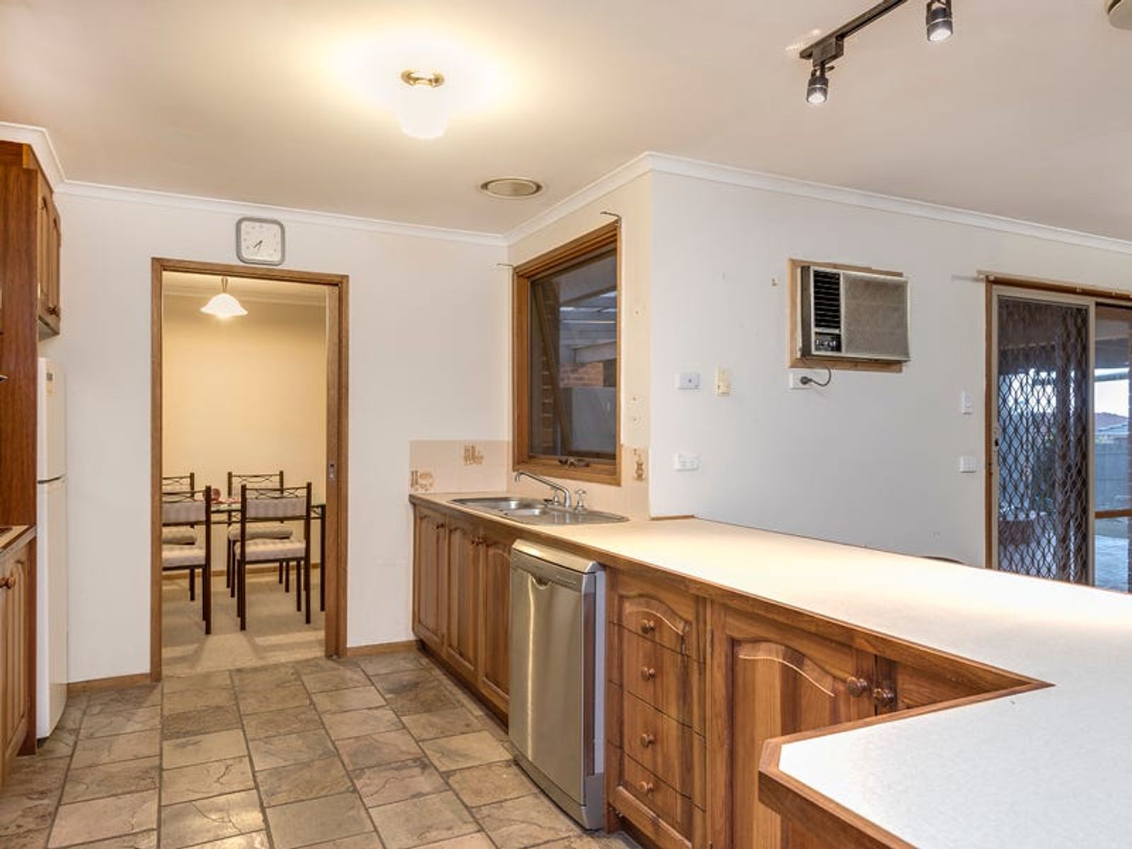 40 Thomas Mitchell Drive, Endeavour Hills, VIC 3802, Endeavour Hills - Thumbnail 4