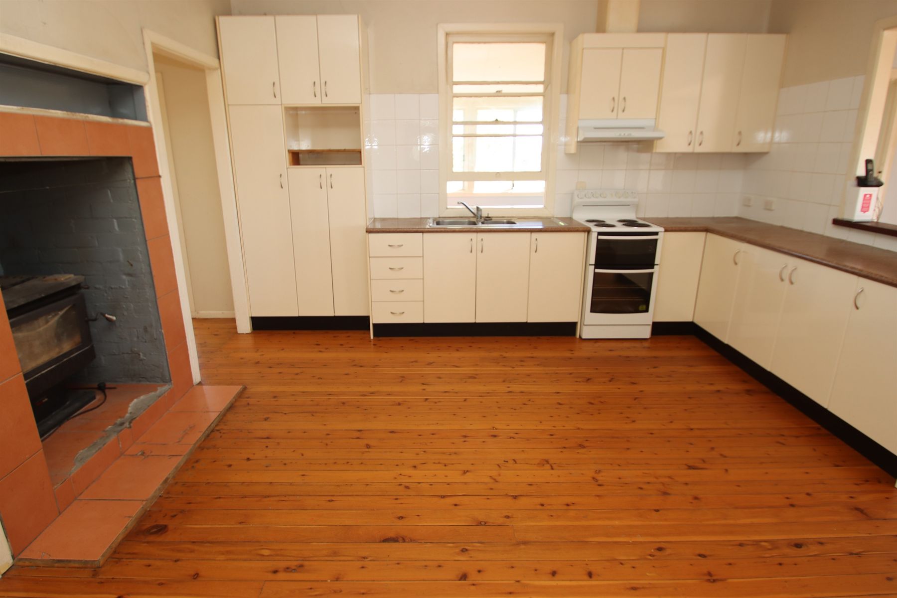 180 Cowper Street, Tenterfield NSW 2372, Tenterfield - Thumbnail 6