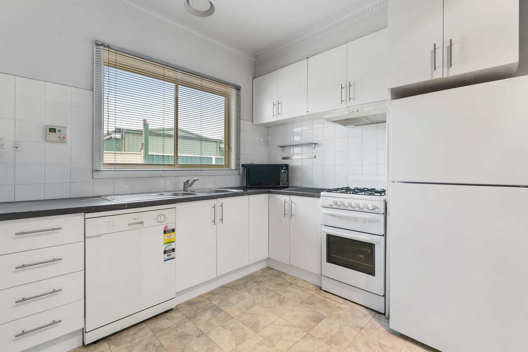 45 Welwyn Parade, Deer Park, Deer Park - Thumbnail 4