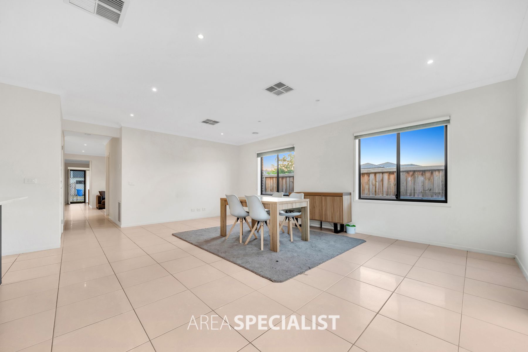 1 Panther Close, Clyde North, VIC 3978, Clyde North - Thumbnail 2