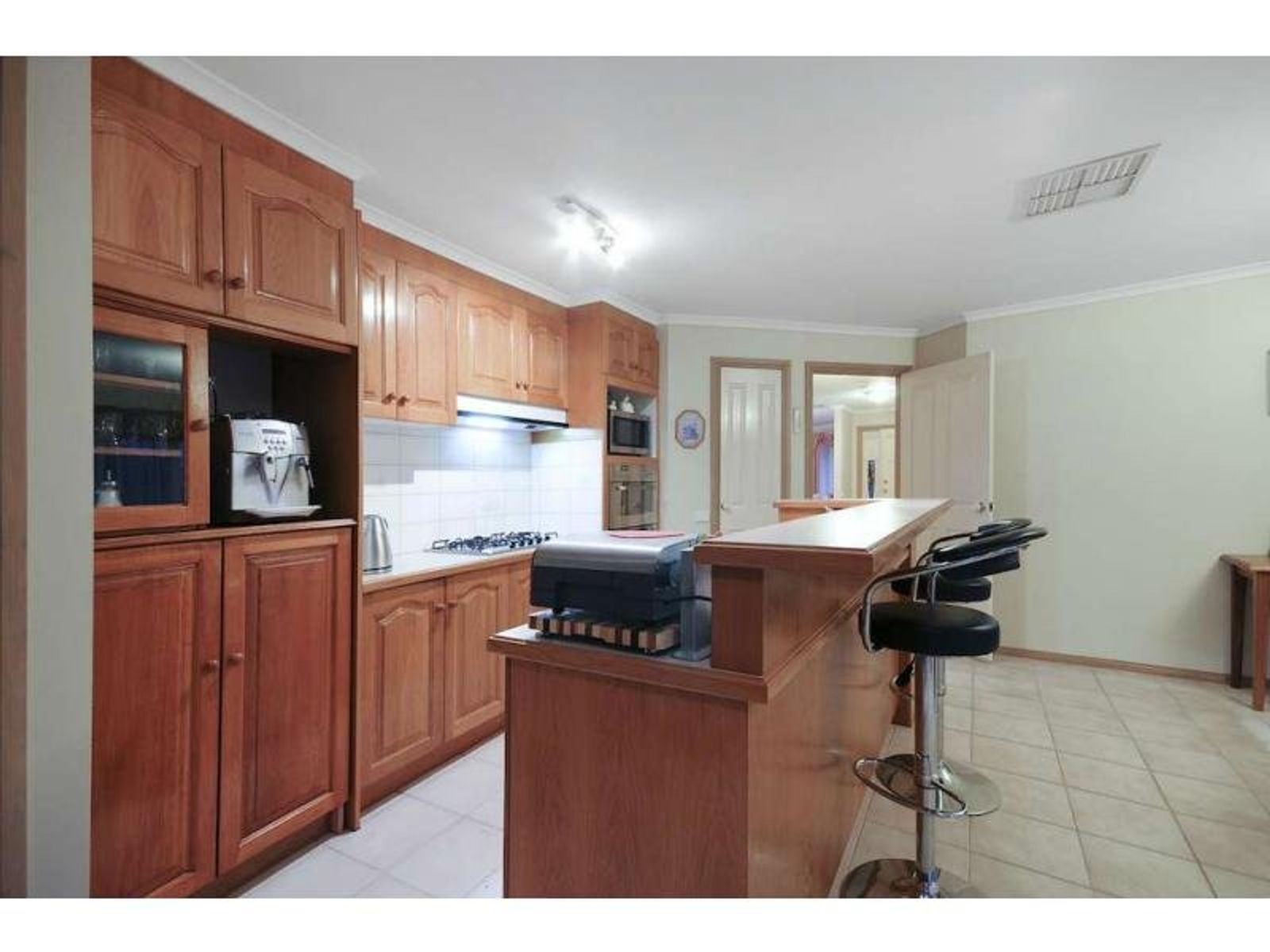 7 Hanna Drive, Endeavour Hills, VIC 3802, Endeavour Hills - Thumbnail 2