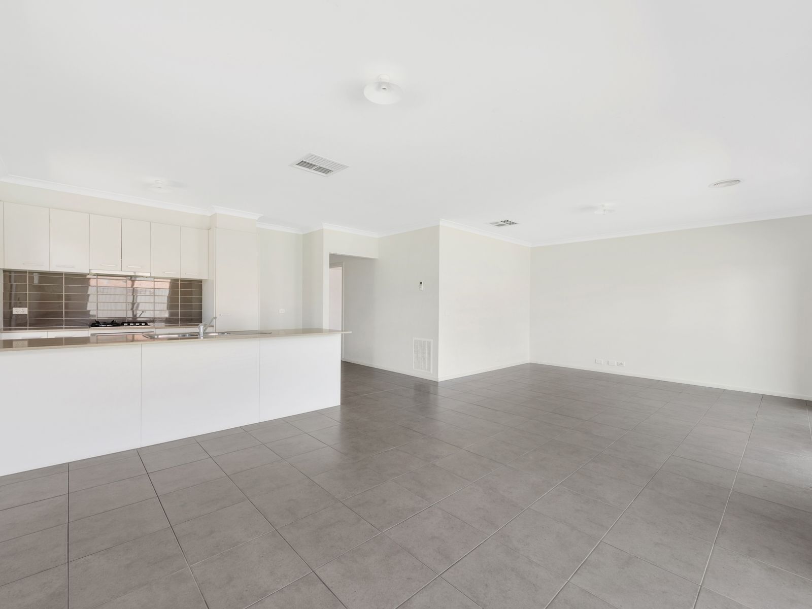 29 Escapade Boulevard, Craigieburn, VIC 3064, Craigieburn - Thumbnail 2