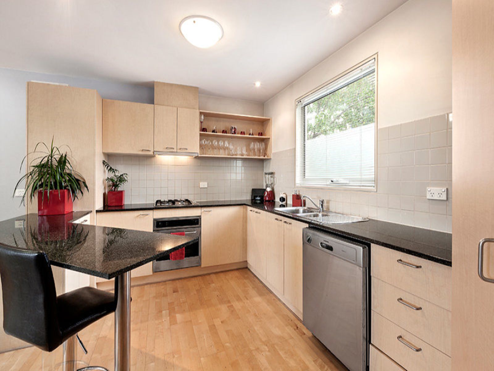 3/1 Gatehouse Drive, Kensington - Thumbnail 4