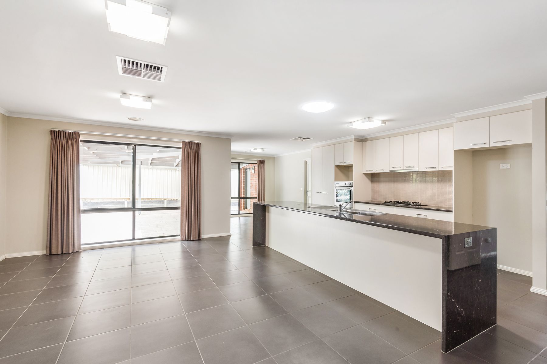 39 Arthurs Crescent, Strathfieldsaye, VIC 3551, Strathfieldsaye - Thumbnail 2