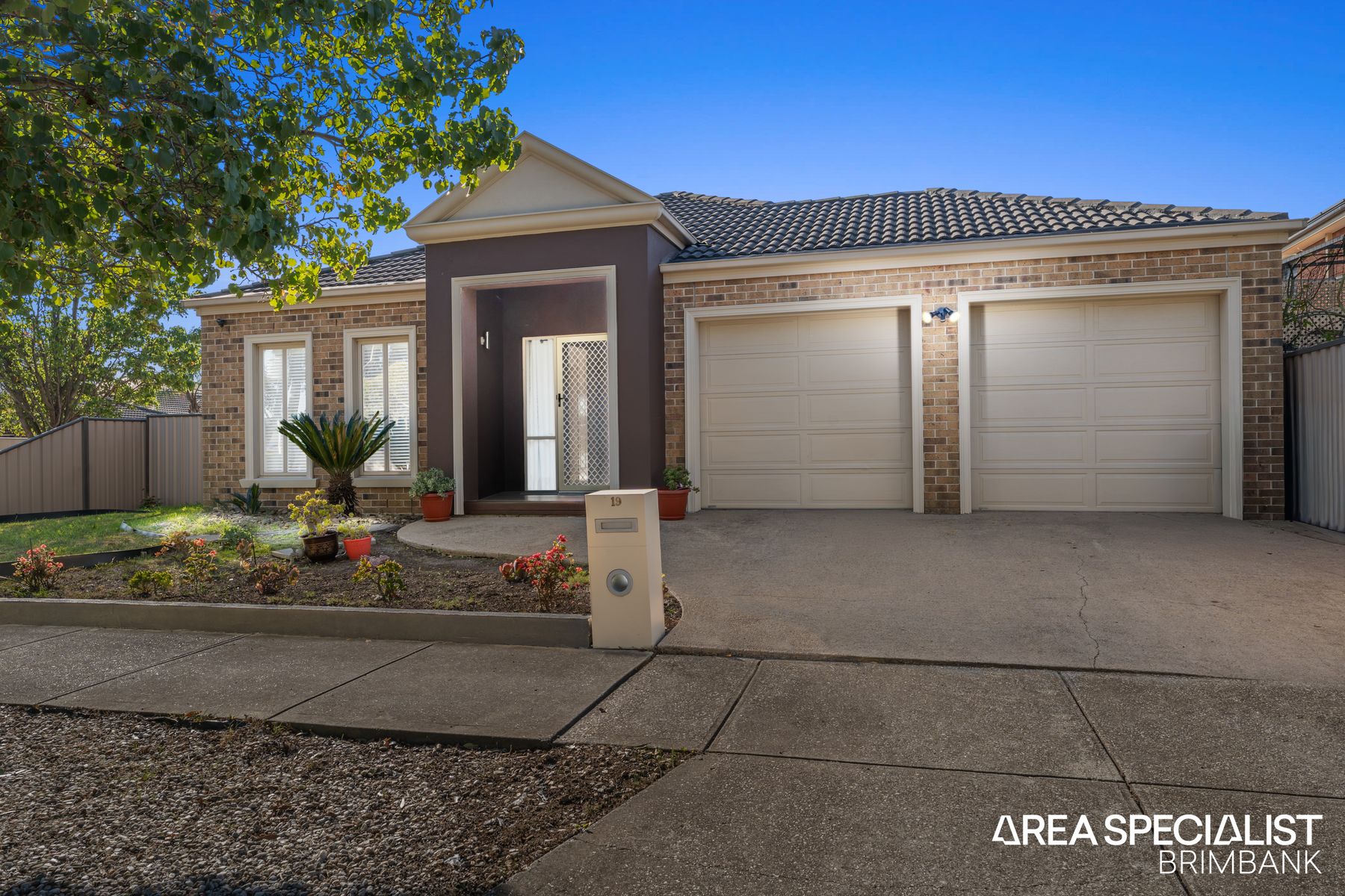 19 Kingsbridge Circuit, Cairnlea, Cairnlea - Thumbnail 2