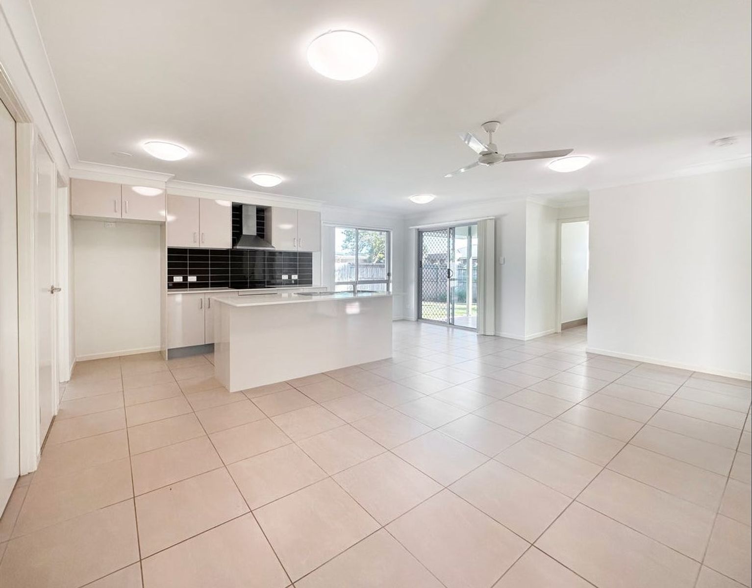 2/2 Michigan Way, Andergrove QLD 4740, Andergrove - Thumbnail 2
