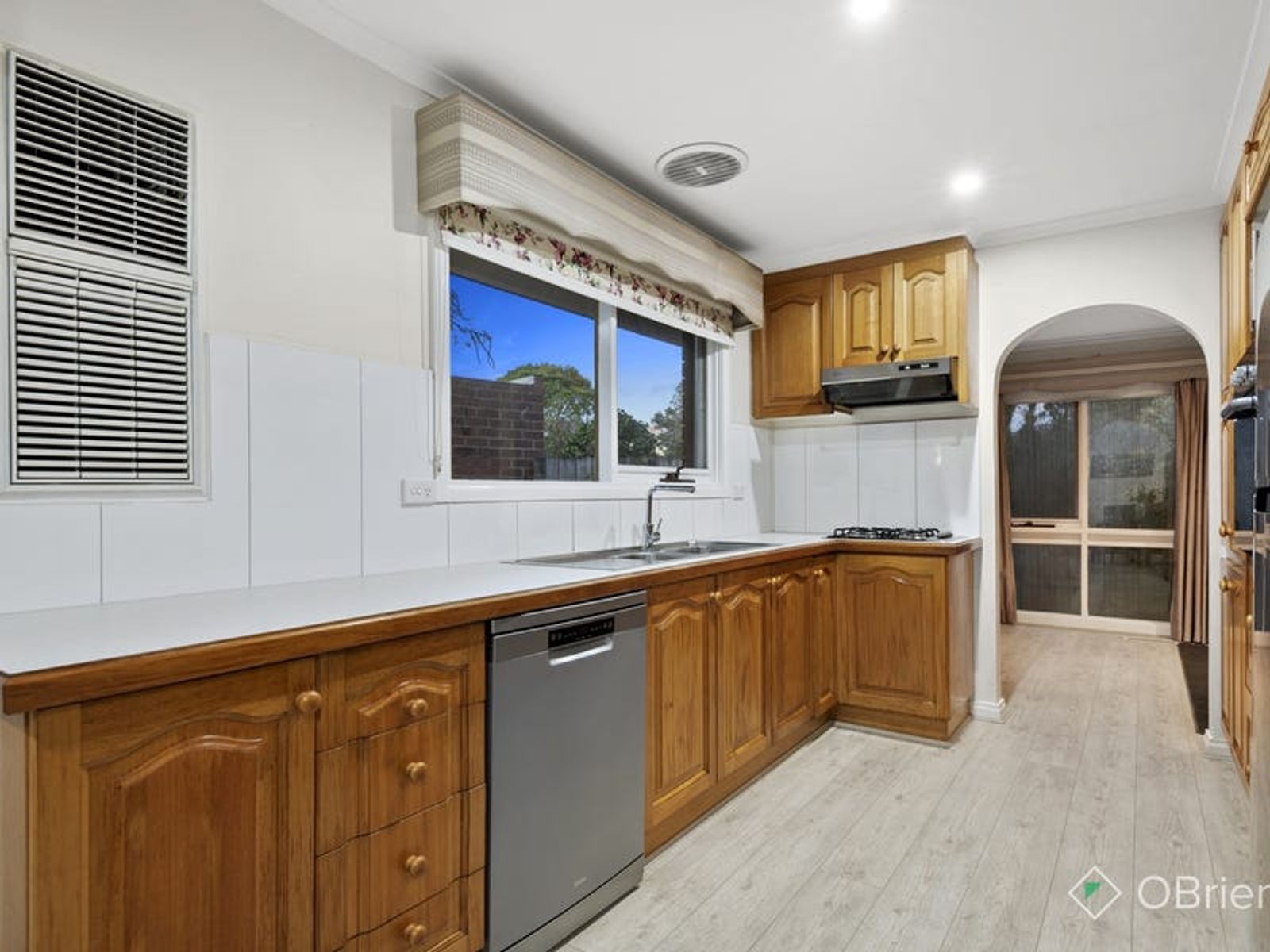 37 John Fawkner Drive, Endeavour Hills, VIC 3802, Endeavour Hills - Thumbnail 4