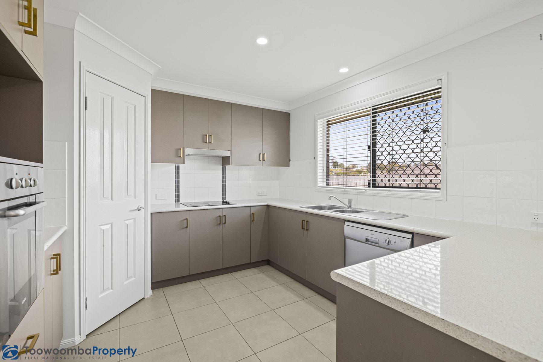 6 Dixon Court, Wilsonton Heights QLD 4350, Wilsonton Heights - Thumbnail 3