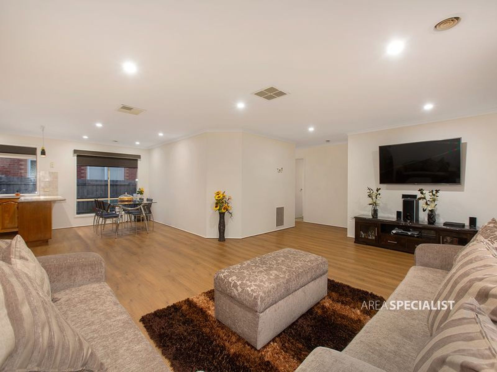 21 Scarborough Drive, Narre Warren South, VIC 3805, Narre Warren South - Thumbnail 4