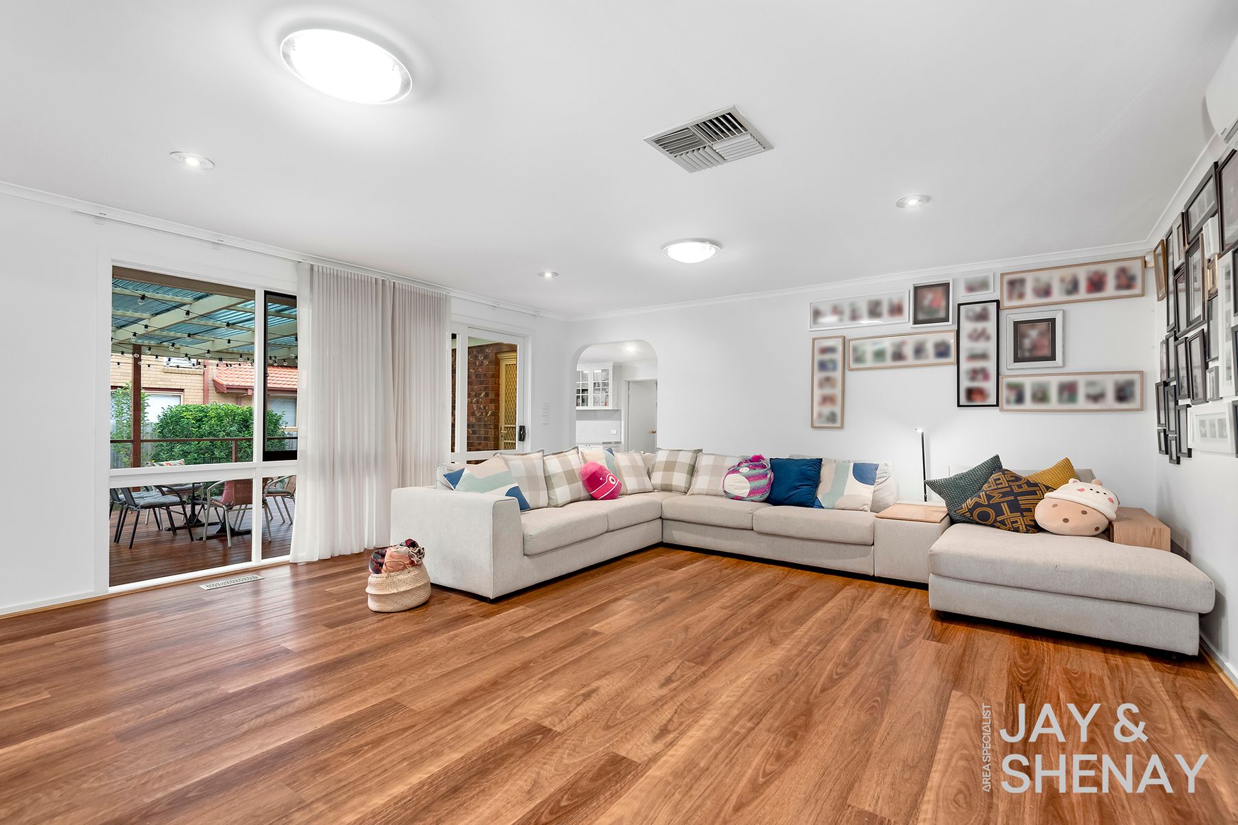 241 James Cook Drive, Endeavour Hills, Endeavour Hills - Thumbnail 3