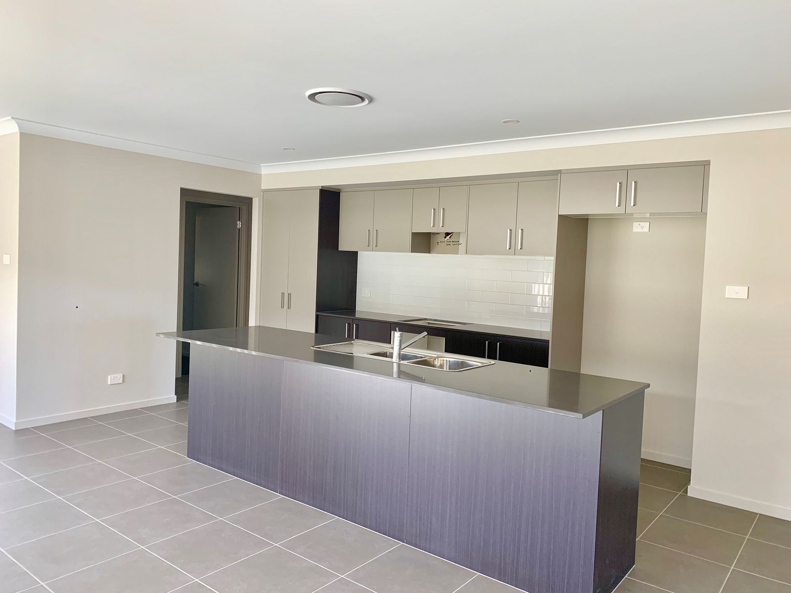 35 Plover Circuit, Aberglasslyn NSW 2320, Aberglasslyn - Thumbnail 2