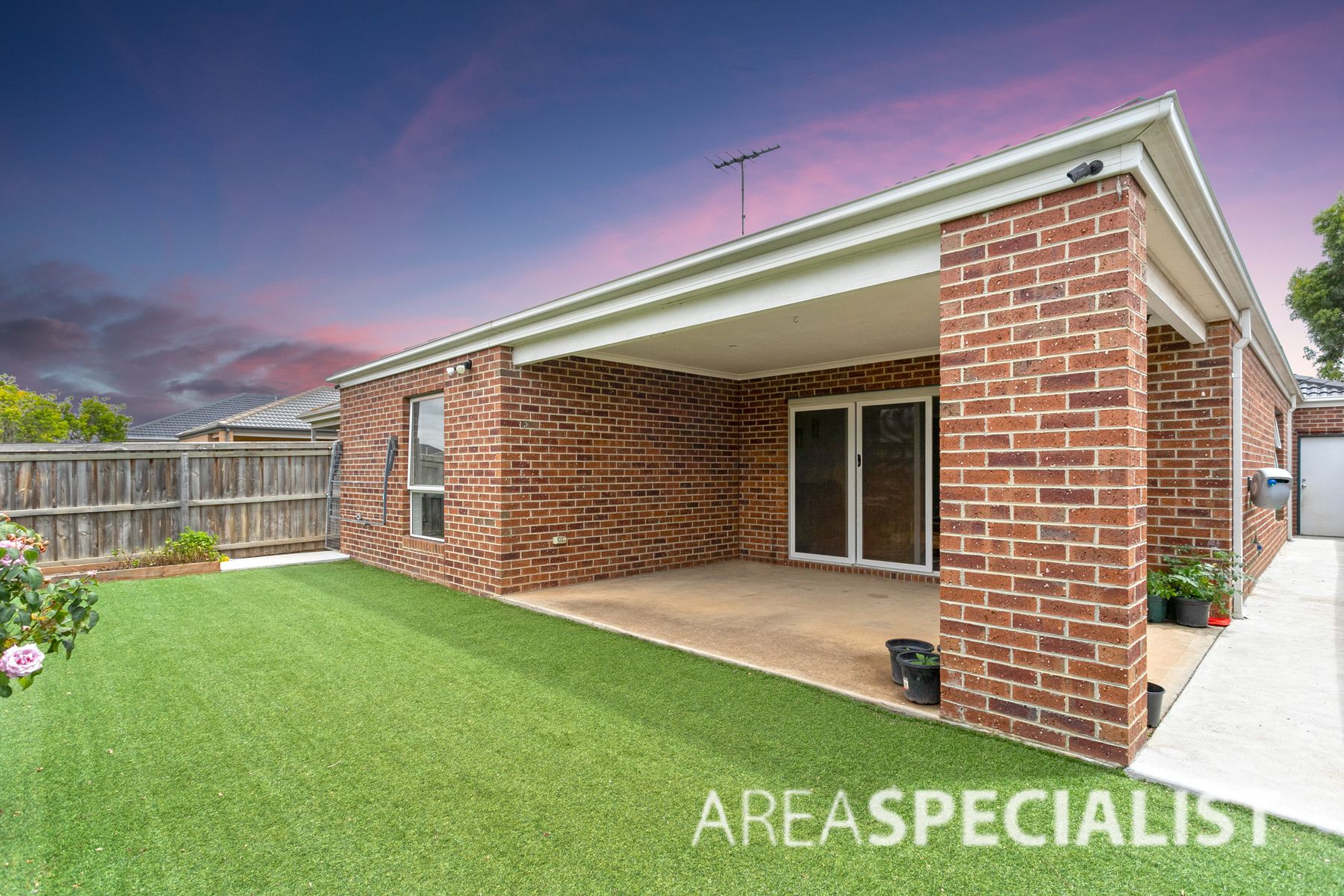 146 Inverell Parkway Tarneit With Logo (10 of 13)