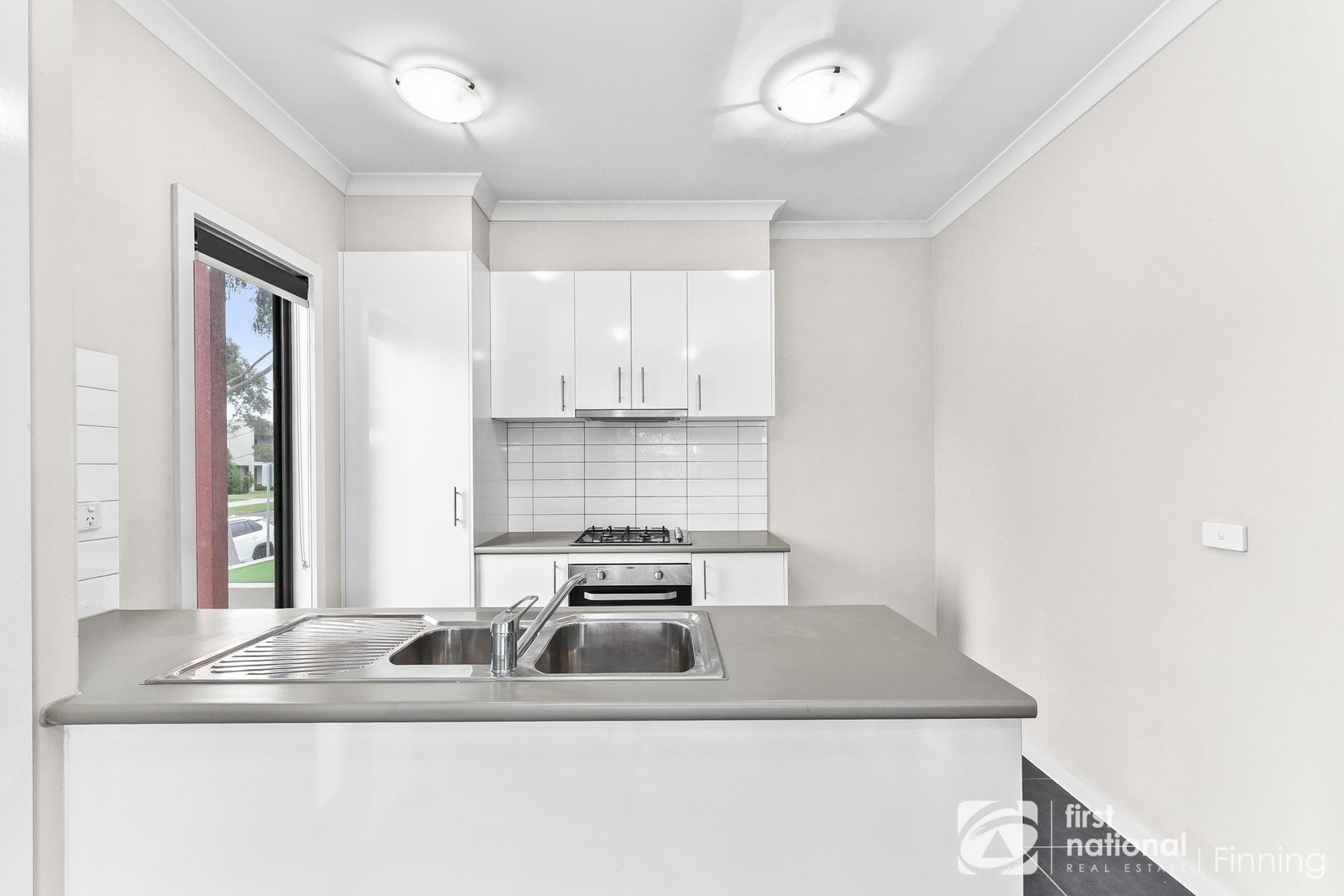 2 Parkhurst Drive, Cranbourne East VIC 3977, Cranbourne East - Thumbnail 4