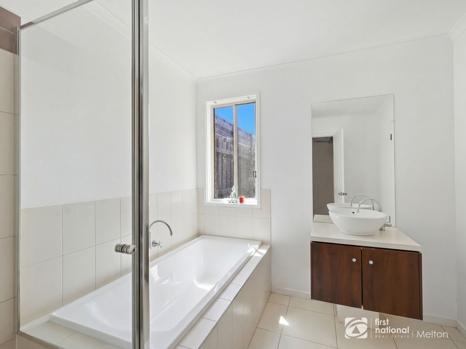 15 SUTTON GROVE, Melton West VIC 3337, Melton West - Thumbnail 8