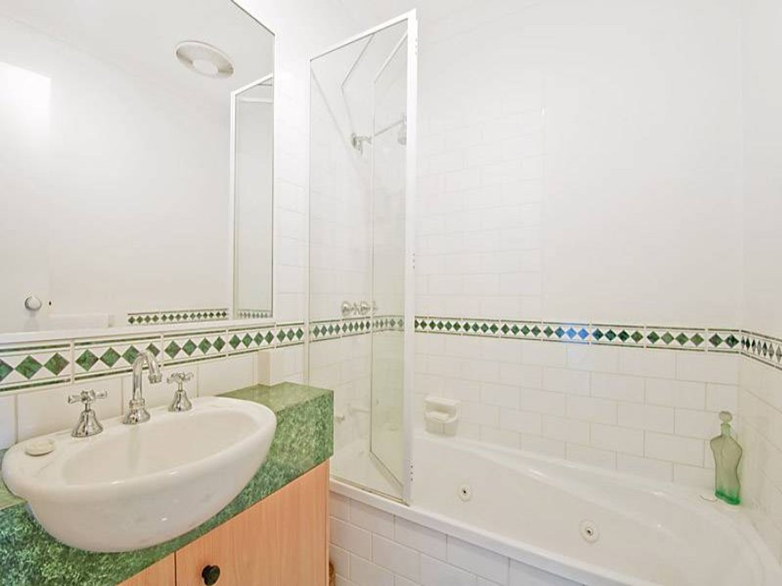 24 Gardner Lane, Kensington - Thumbnail 8