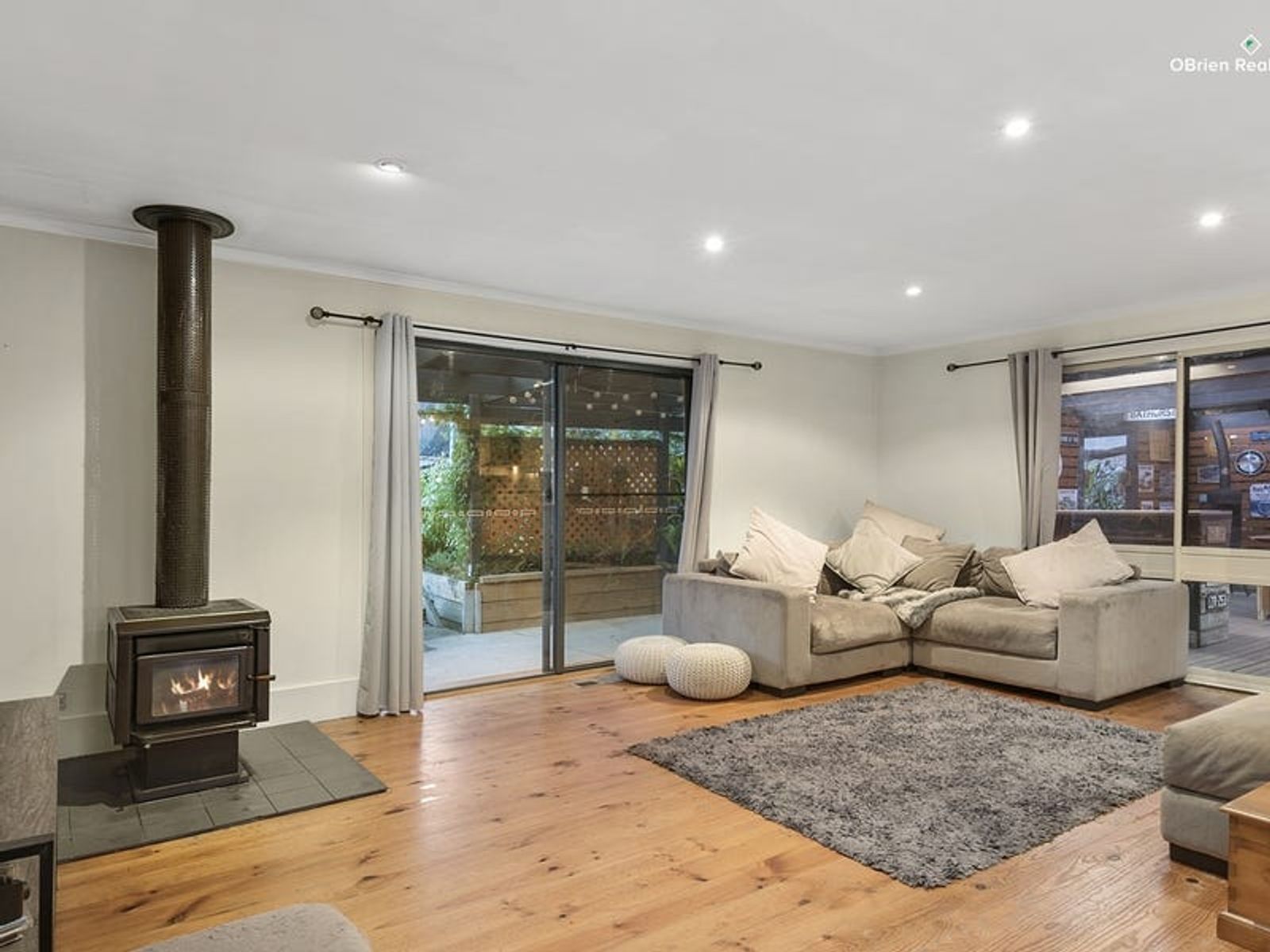 105 James Cook Drive, Endeavour Hills, VIC 3802, Endeavour Hills - Thumbnail 2